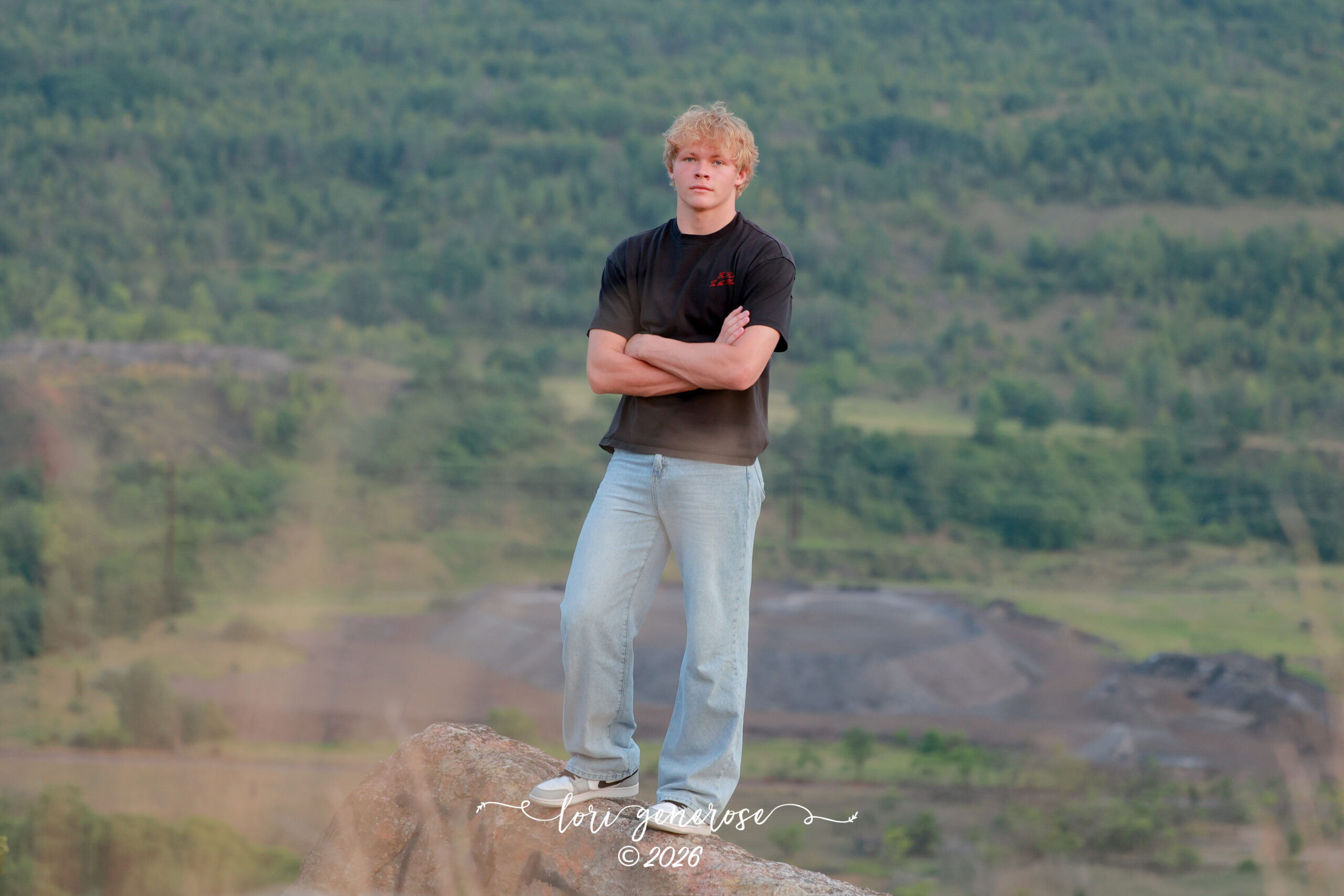 photo of senior boy photoshoot at stoney ridge palmerton pa by lehigh valley senior photographer lori generose